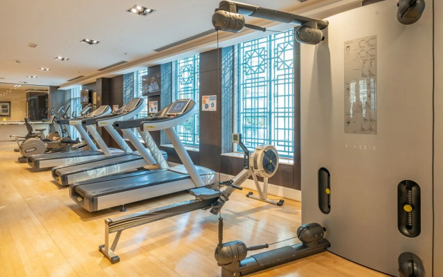 Monty - Stylish Apartment with Partial Burj Khalifa View