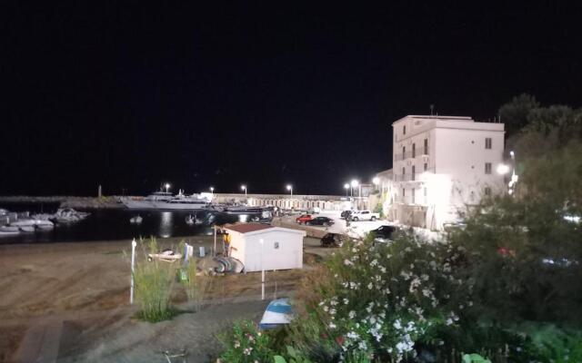 Sea House B&B (Adults Only)