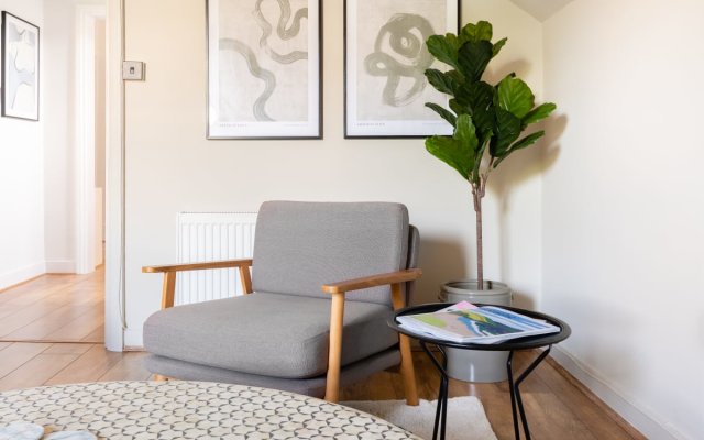 The Streatham Common - Modern & Bright 2BDR Apartment