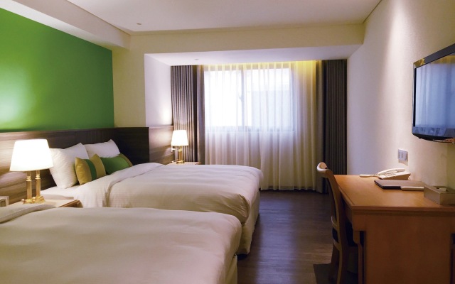 Green World Triplebeds Hotel