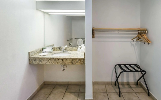 Motel 6 Pooler, GA - Savannah Airport