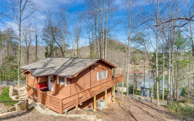 Pet-friendly Hiawassee Cabin w/ Lake Views & Sauna