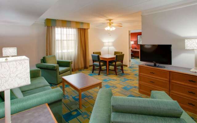 La Quinta Inn by Wyndham Pittsburgh Airport