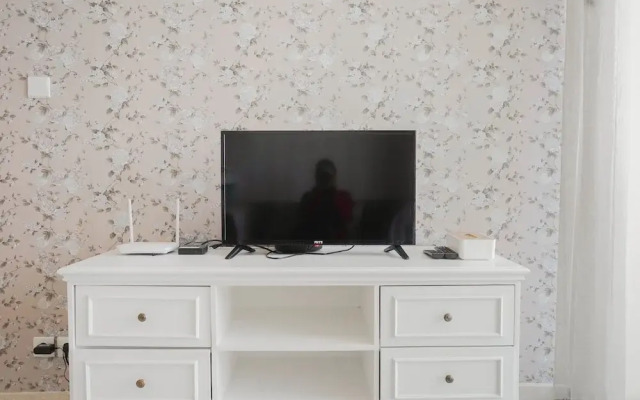 Luxurious And Comfy 2br Lucky Tower Apartment