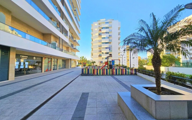 Rocha Prime Center Garage Flat