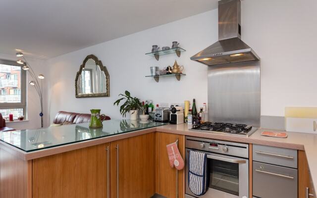 2 Bedroom Flat In Holloway With Balcony And Courtyard