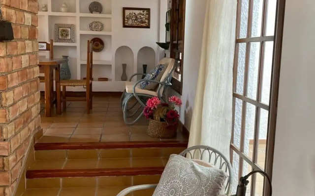 Spacious Holiday Home With Private Garden