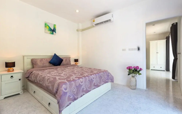 Private Villa with Pool near Laguna