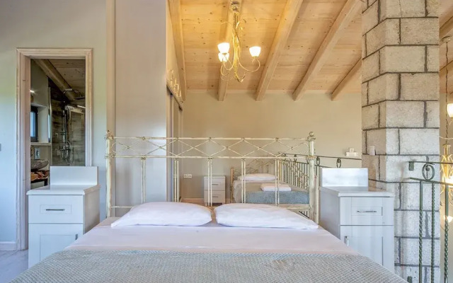 Luxury Villa Irida