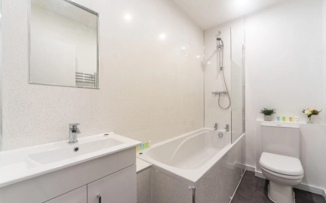 Refurbished St.johns Hill Apartment