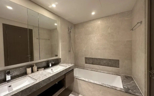 Manzil 4BR Penthouse in Dubai Creek w Harbour View