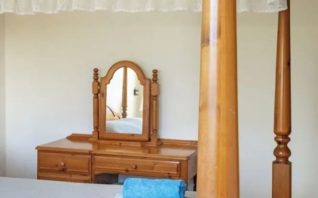 Room in Apartment - One Bedroom Apartment - Just 800 m From the Beach