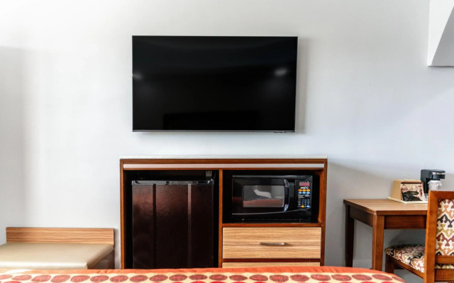 Rodeway Inn & Suites Pasadena