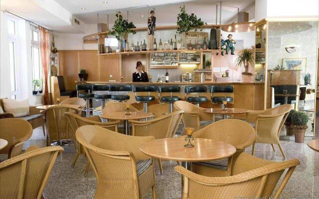 Fairway Hotel