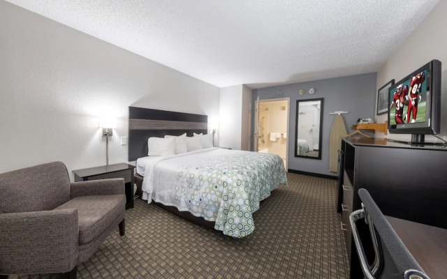 HomeTown Inn by Red Roof East Syracuse