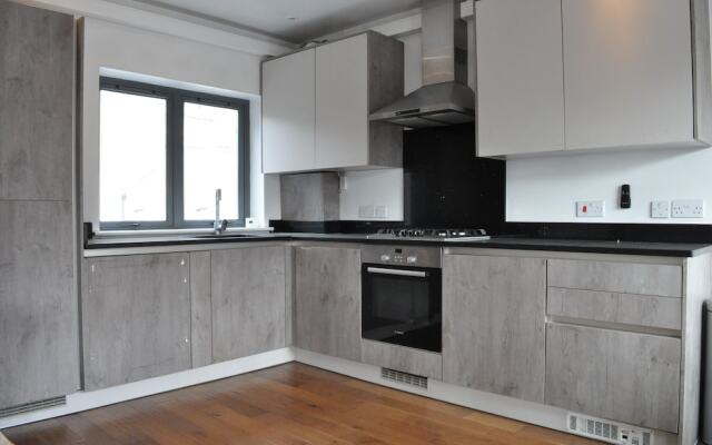 Spacious Contemporary 2 Bedroom Flat Near Camberwell