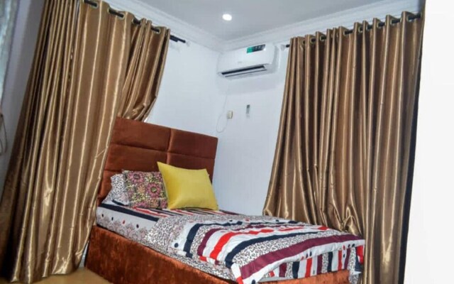 Immaculate 4-bed Apartment in Lagos