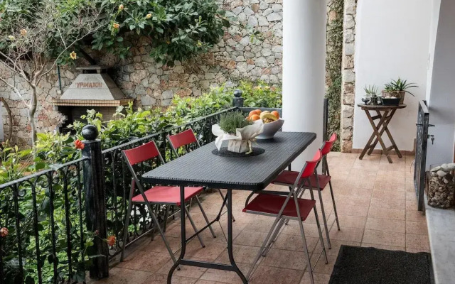 Dream Lux Flat with Great Outdoor Pool & Parking