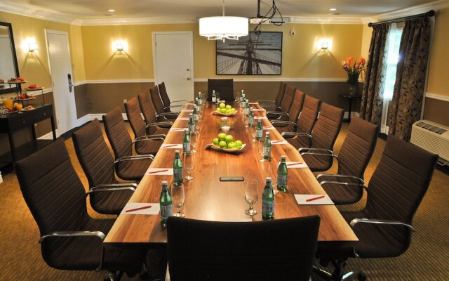 Oak Island Resort & Conference Centre