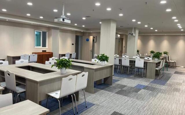 Hanting Hotel (Taiyuan Liuxiang Food Street Store)