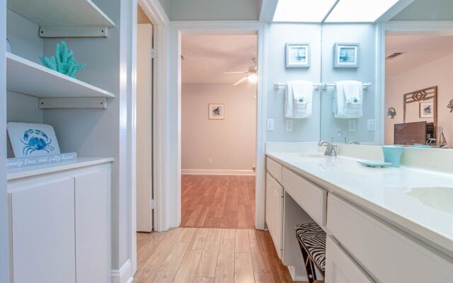 Sandy Toes by Book That Condo