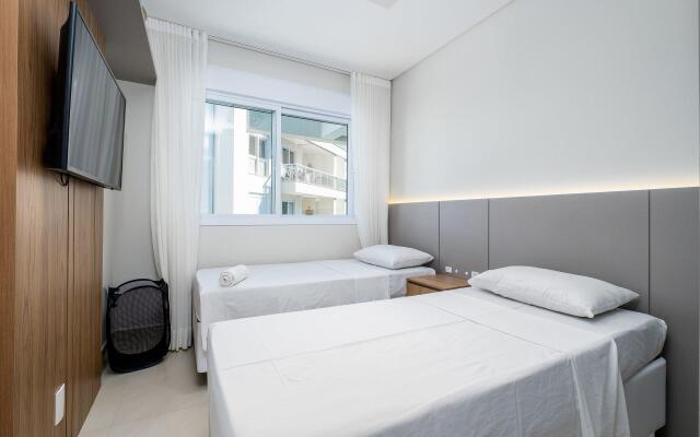 Moderno e amplo apto c/ suite em Jurere RVO201