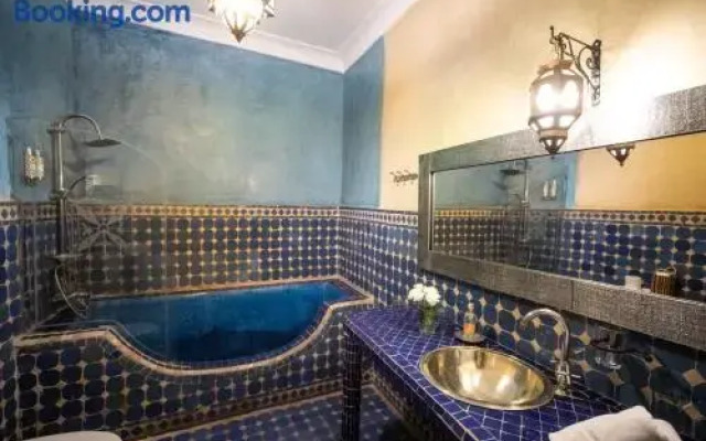 Riad Mur Akush