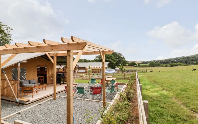 Lucky Clucky Lodge
