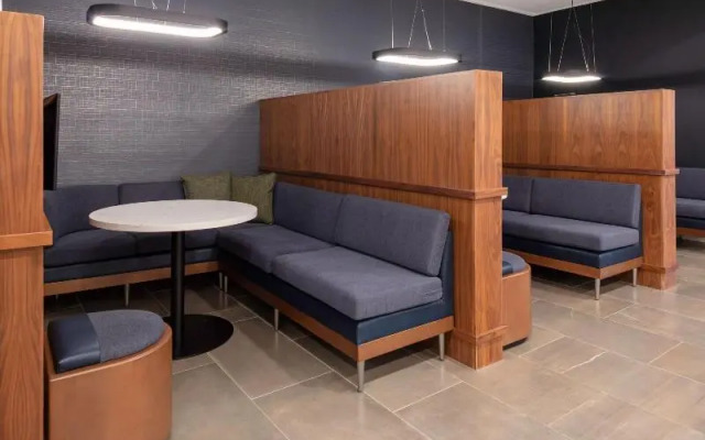 Courtyard by Marriott Memphis East/Galleria