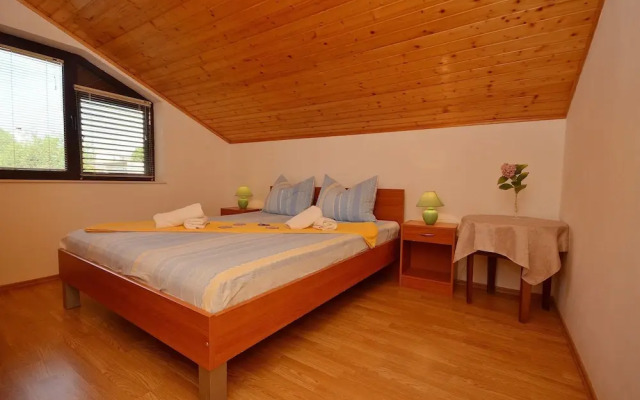 Apartment and Room Ivica