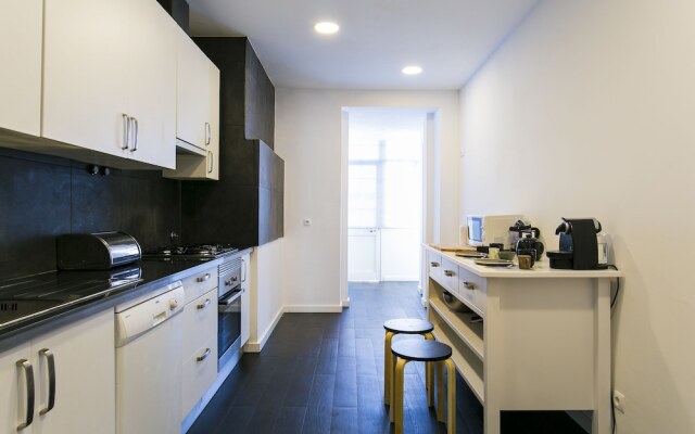 5 Bedroom Apartment near Av Liberdade