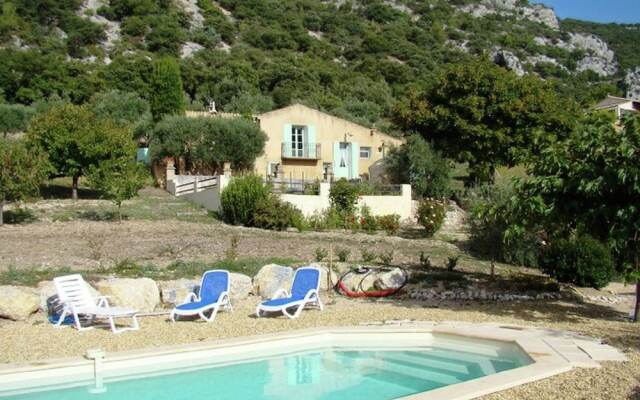 Lovely Holiday Home in Saint-saturnin-lès-apt With Pool