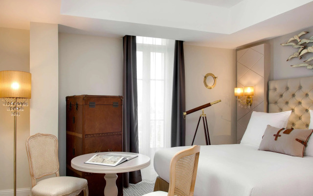Grand Hotel Des Sablettes Plage, Curio Collection By Hilton