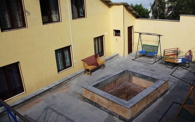 GuestHouse M22