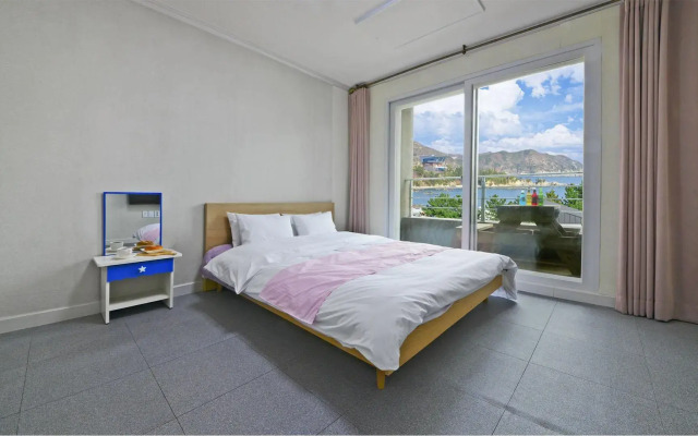 Janghohang J Story Spa Pension