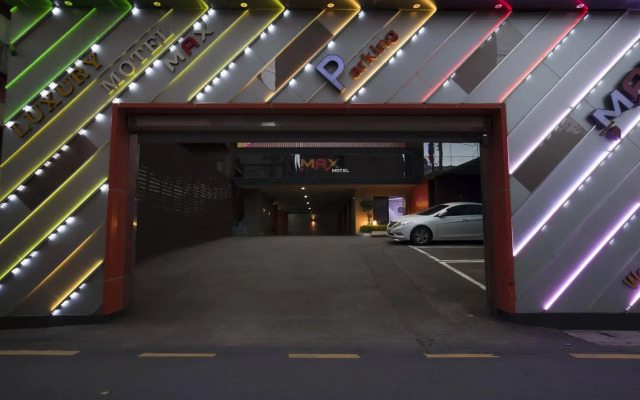Max Motel