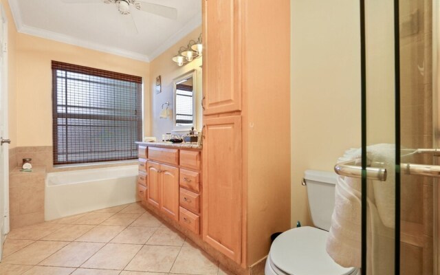 Golden Tropics 30 Minutes From Superbowl 2020 Pool Fenced Backyard
