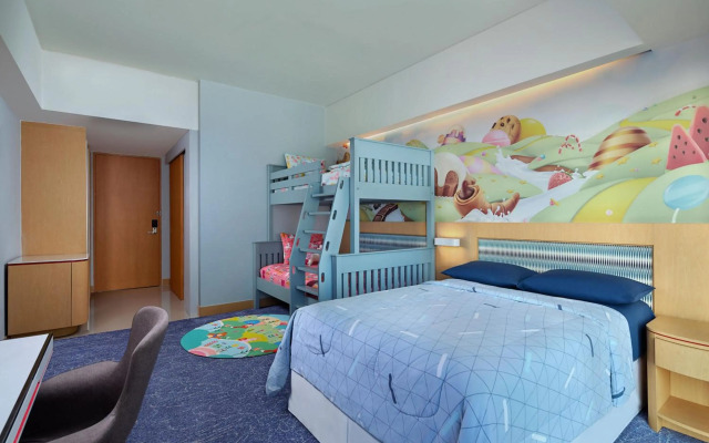 Four Points by Sheraton Surabaya, Tunjungan Plaza