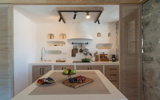 Izz Getaway – Adults Only