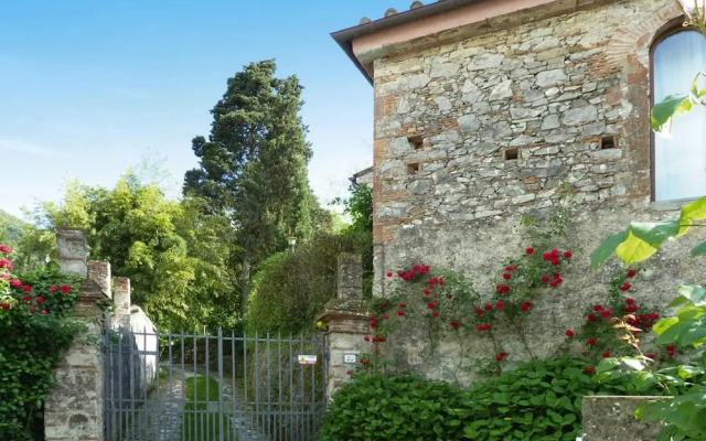 Rustic House in Tuscany With Shared Pool