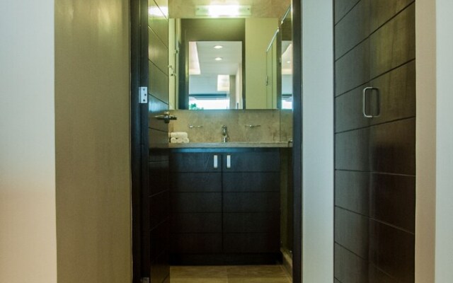 DC 2201 -  2 BEDROOM + NEAR BEACH + STEPS from 5th AV. - Apts