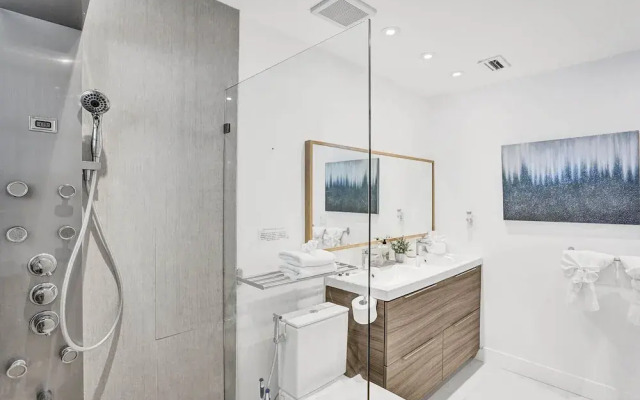 Heated Private Pool 4BR Modern home