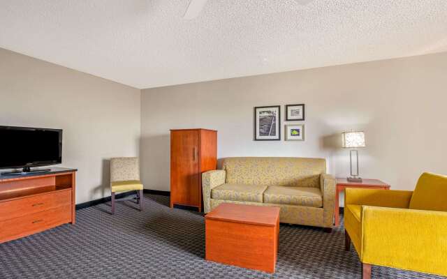 La Quinta Inn & Suites by Wyndham Miami Airport East