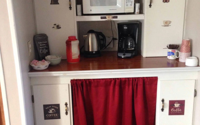 Colonial Valley Motel