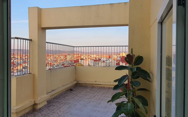 Familiar Luxury Apartment