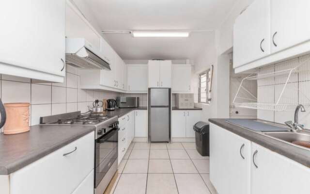 Peaceful 1BD Flat w/ Private Gardenrondebosch