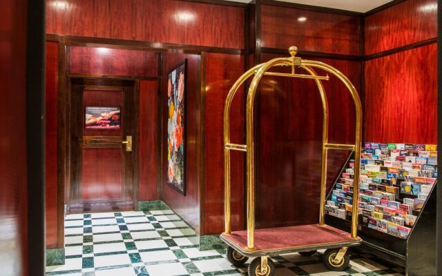 Washington Square Hotel