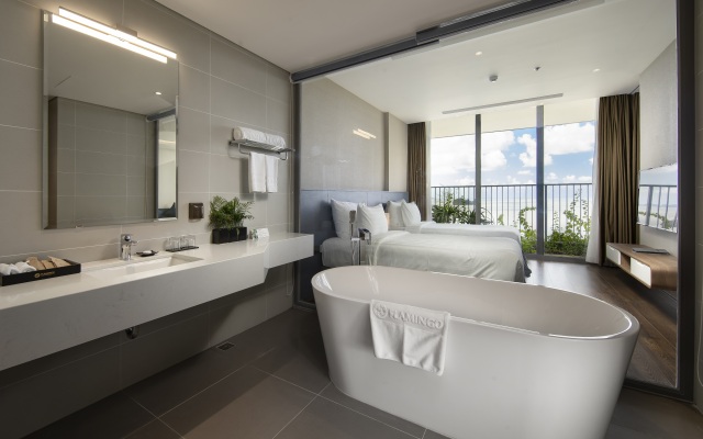 Wyndham Grand Flamingo Cat Ba Resort Hotel