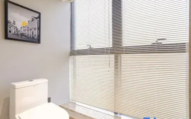 Super 8 Longtan Temple Panda Base Shop