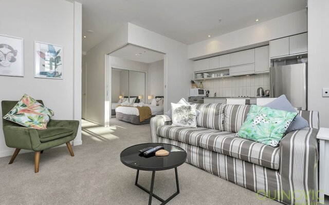 QV Refined Viaduct Harbour Apt - 879